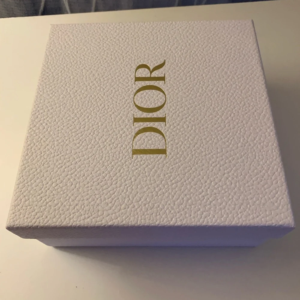 Dior Box with Gold Logo - Picture 6 of 7